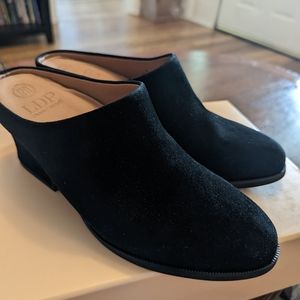 L'AmourDedPieds Jiya | Suede mule style heels in black | Size 7